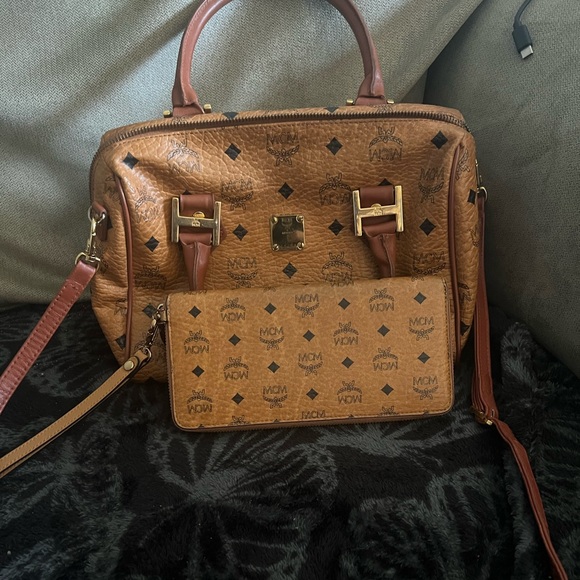 Mcm crossbody and wallet combo in pristine condition no callouts!!!!! - Picture 15 of 16